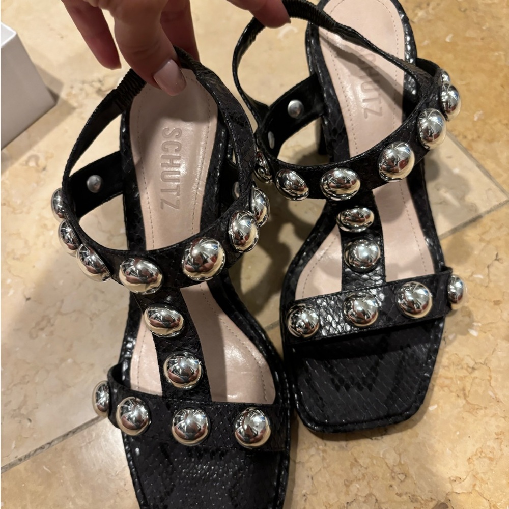 SCHUTZ Black/grey animal print leather Sandal Block Heel with Silver Studs